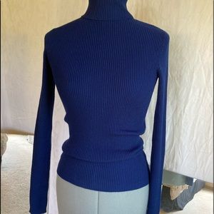Lightweight Navy ribbed turtleneck pullover.